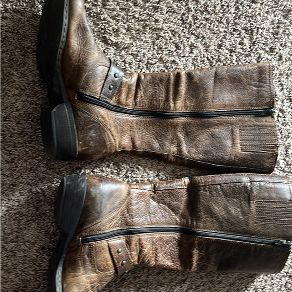 Women’s boots tall brown distressed by boc Born size 9 - Picture 2 of 4